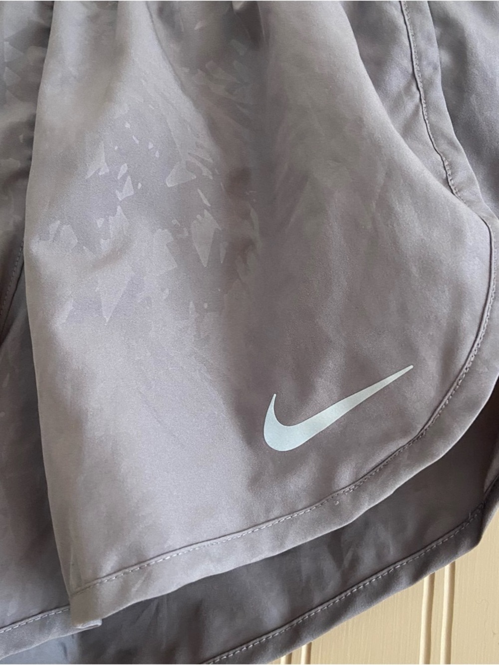 Nike Tempo Modern Embossed Running Shorts Women’s Size small - Picture 2 of 6